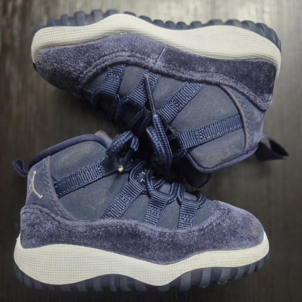 Jordan Blue and White Sneakers Classic Design